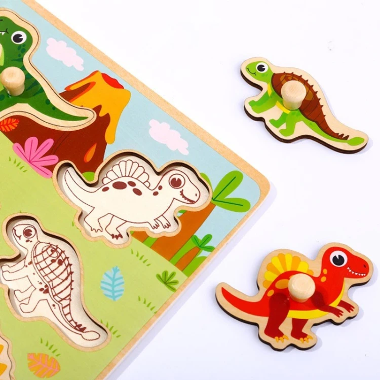 Drewniane puzzle TOOKY TOY układane przez dziecko z uchwytami ułatwiającymi chwytanie