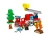 Zbliżenie na figurkę strażaka i elementy wozu strażackiego LEGO Duplo 10473 podczas zabawy