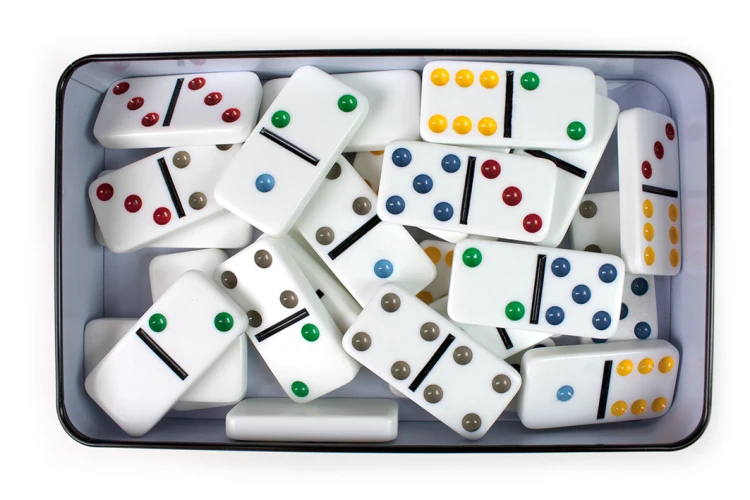 Zestaw kostek domino Double Six TACTIC GAMES z widocznym układem oczek