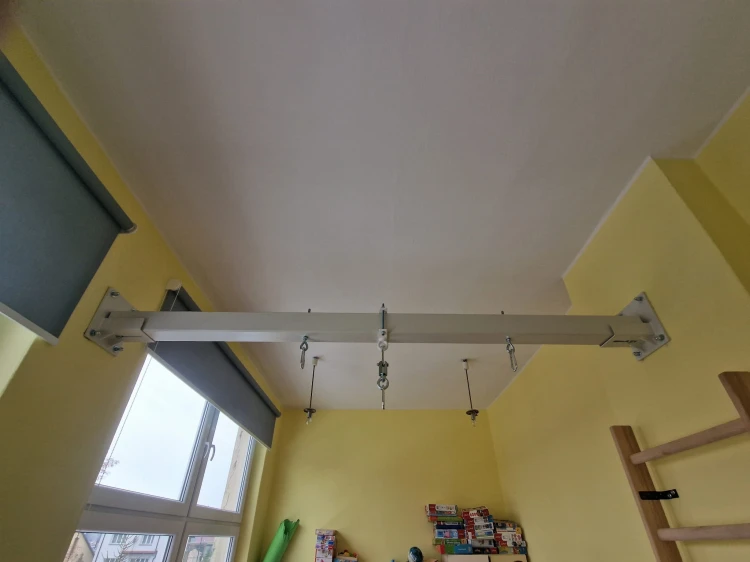 Belka podsufitowa - podwiesie podsufitowe do podwieszania sprzętów integracji sensorycznej paktoo 3.jpg