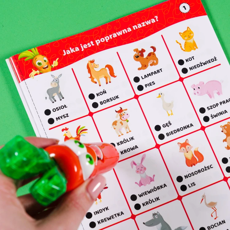 Zestaw edukacyjny Carotina 500 pytań Zwierzęta - widok na karty i książeczkę