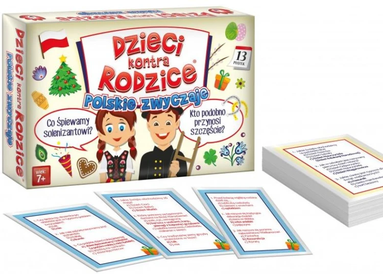 Widok na rozłożone karty quizowe z gry Dzieci kontra Rodzice Polskie Zwyczaje KANGUR