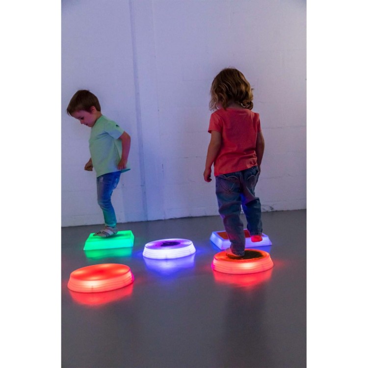Płytki sensoryczne podłogowe LED Amaya 30 × 30 cm do tworzenia świetlnej ścieżki sensorycznej